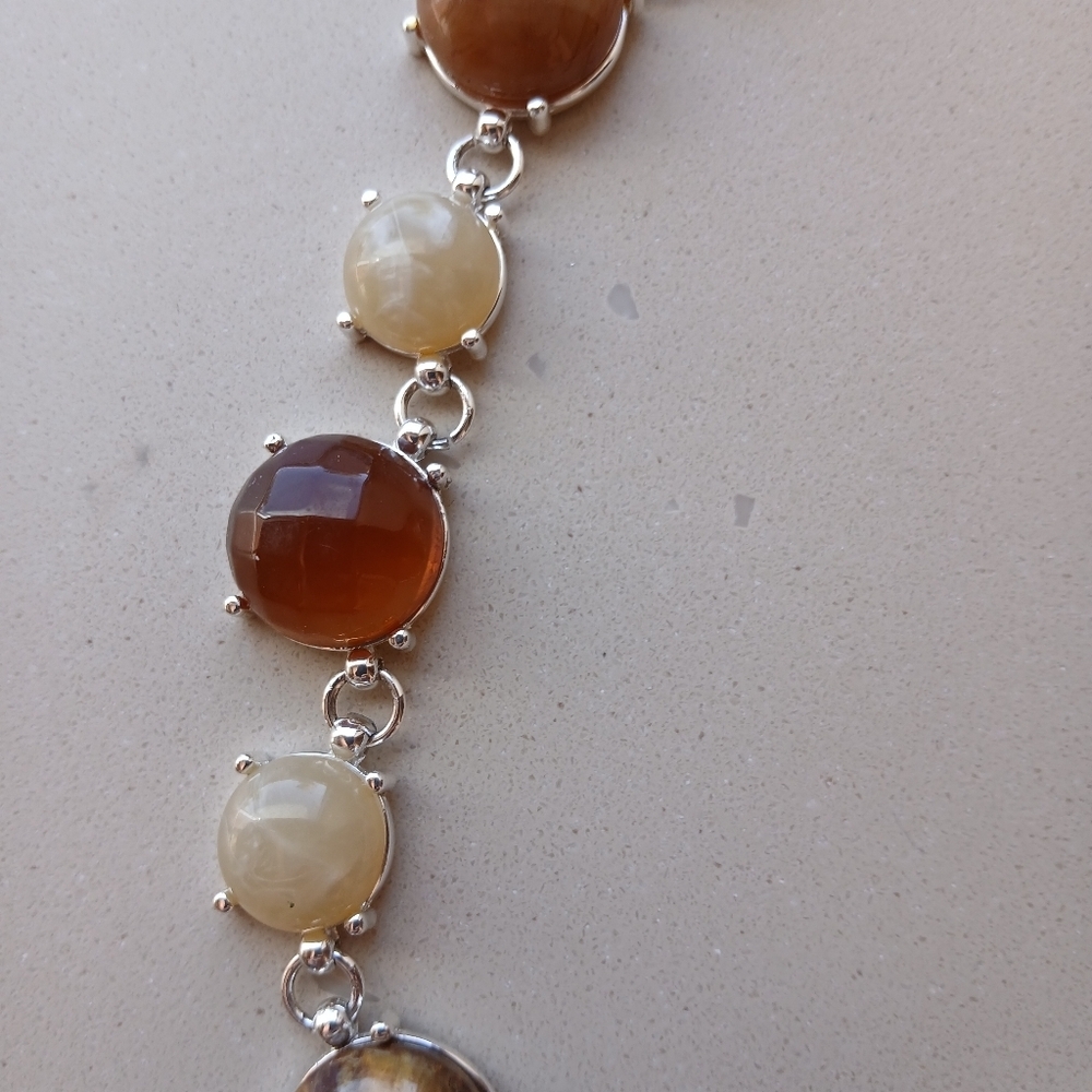 Trifari Vintage  16" Beautiful Necklace. - Picture 2 of 7